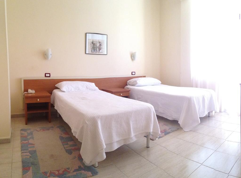 Akropoli Hotel Kryemedhej Bilik gambar